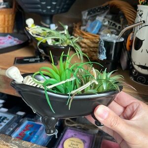💀🪴Skeleton bathtub planter with faux plants! Halloween spooky decor handmade
